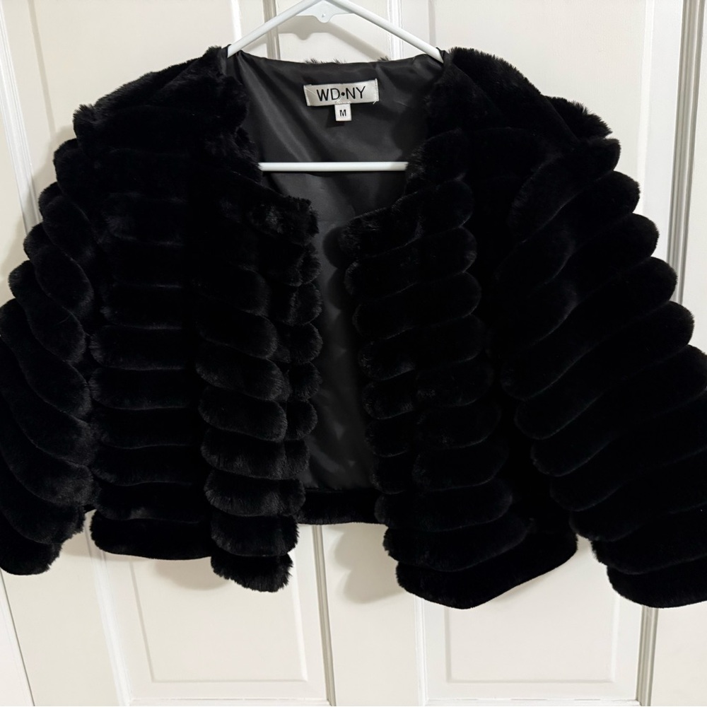 Black Faux Fur Bolero Crop Jacket in size Medium Y2K Vintage by WD-NY